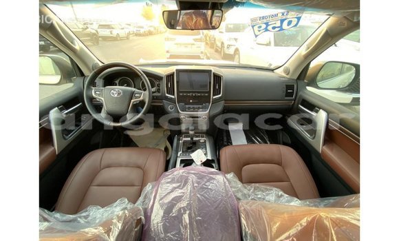 Acheter Import Voiture Toyota Land Cruiser Blanc à Import - Dubai, Province de Bengo Acheter Import Voiture Toyota Land Cruiser Blanc à Import - Dubai, Province de Bengo
