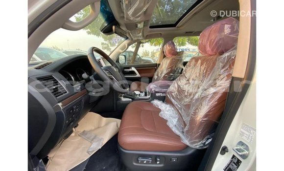 Acheter Import Voiture Toyota Land Cruiser Blanc à Import - Dubai, Province de Bengo Acheter Import Voiture Toyota Land Cruiser Blanc à Import - Dubai, Province de Bengo