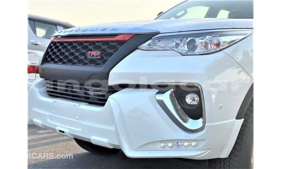 Comprar Importar Toyota Fortuner Branco Carro em Import - Dubai em Bengo Province Comprar Importar Toyota Fortuner Branco Carro em Import - Dubai em Bengo Province
