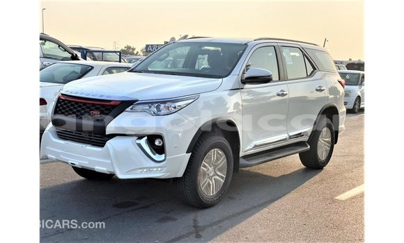 Comprar Importar Toyota Fortuner Branco Carro em Import - Dubai em Bengo Province Comprar Importar Toyota Fortuner Branco Carro em Import - Dubai em Bengo Province