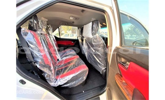 Comprar Importar Toyota Fortuner Branco Carro em Import - Dubai em Bengo Province Comprar Importar Toyota Fortuner Branco Carro em Import - Dubai em Bengo Province