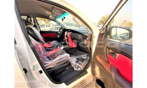 Comprar Importar Toyota Fortuner Branco Carro em Import - Dubai em Bengo Province Comprar Importar Toyota Fortuner Branco Carro em Import - Dubai em Bengo Province