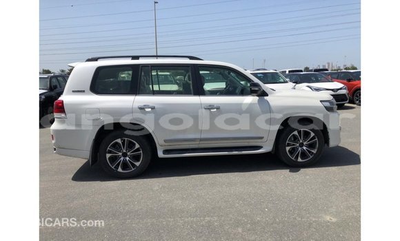 Acheter Import Voiture Toyota Land Cruiser Blanc à Import - Dubai, Province de Bengo Acheter Import Voiture Toyota Land Cruiser Blanc à Import - Dubai, Province de Bengo