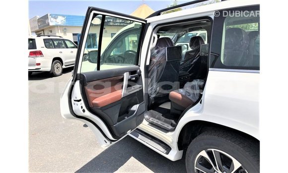 Acheter Import Voiture Toyota Land Cruiser Blanc à Import - Dubai, Province de Bengo Acheter Import Voiture Toyota Land Cruiser Blanc à Import - Dubai, Province de Bengo