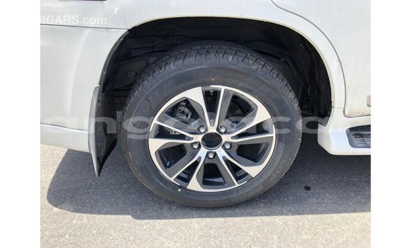 Acheter Import Voiture Toyota Land Cruiser Blanc à Import - Dubai, Province de Bengo Acheter Import Voiture Toyota Land Cruiser Blanc à Import - Dubai, Province de Bengo
