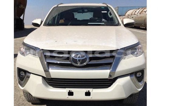 Acheter Import Voiture Toyota Fortuner Blanc à Import - Dubai, Province de Bengo Acheter Import Voiture Toyota Fortuner Blanc à Import - Dubai, Province de Bengo