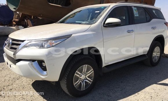 Acheter Import Voiture Toyota Fortuner Blanc à Import - Dubai, Province de Bengo Acheter Import Voiture Toyota Fortuner Blanc à Import - Dubai, Province de Bengo