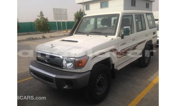 Acheter Import Voiture Toyota Land Cruiser Blanc à Import - Dubai, Province de Bengo Acheter Import Voiture Toyota Land Cruiser Blanc à Import - Dubai, Province de Bengo