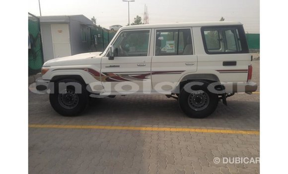 Acheter Import Voiture Toyota Land Cruiser Blanc à Import - Dubai, Province de Bengo Acheter Import Voiture Toyota Land Cruiser Blanc à Import - Dubai, Province de Bengo