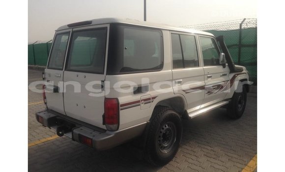 Acheter Import Voiture Toyota Land Cruiser Blanc à Import - Dubai, Province de Bengo Acheter Import Voiture Toyota Land Cruiser Blanc à Import - Dubai, Province de Bengo