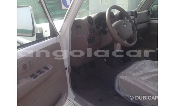 Acheter Import Voiture Toyota Land Cruiser Blanc à Import - Dubai, Province de Bengo Acheter Import Voiture Toyota Land Cruiser Blanc à Import - Dubai, Province de Bengo