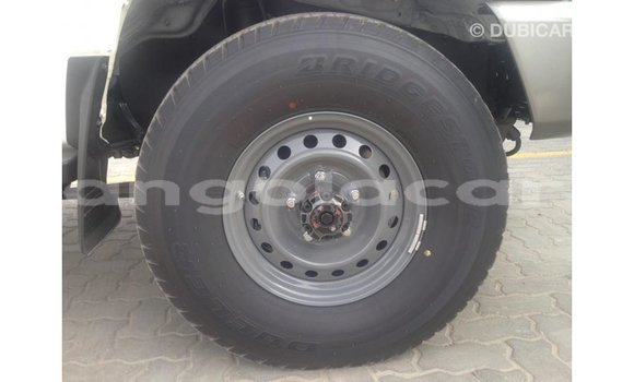 Acheter Import Voiture Toyota Land Cruiser Blanc à Import - Dubai, Province de Bengo Acheter Import Voiture Toyota Land Cruiser Blanc à Import - Dubai, Province de Bengo