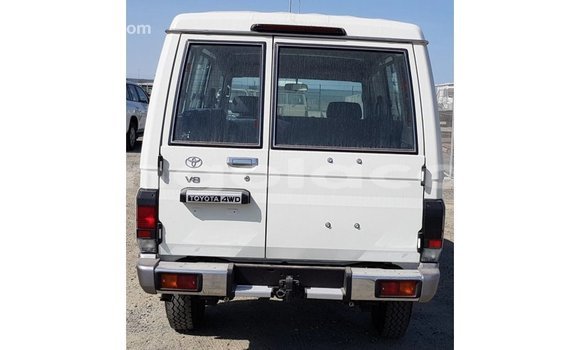 Comprar Importar Toyota Land Cruiser Branco Carro em Import - Dubai em Bengo Province Comprar Importar Toyota Land Cruiser Branco Carro em Import - Dubai em Bengo Province