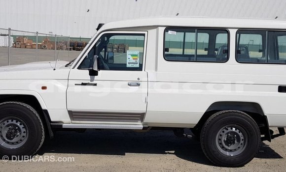 Comprar Importar Toyota Land Cruiser Branco Carro em Import - Dubai em Bengo Province Comprar Importar Toyota Land Cruiser Branco Carro em Import - Dubai em Bengo Province