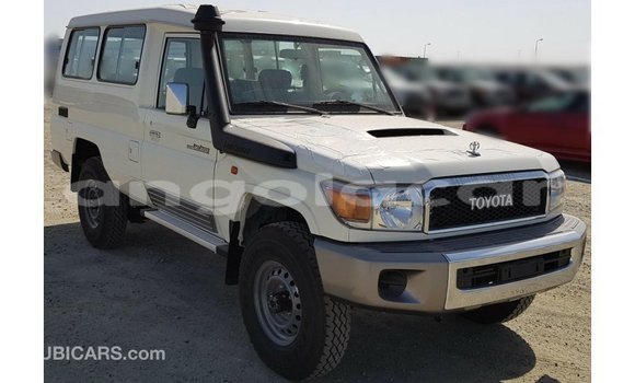 Comprar Importar Toyota Land Cruiser Branco Carro em Import - Dubai em Bengo Province Comprar Importar Toyota Land Cruiser Branco Carro em Import - Dubai em Bengo Province