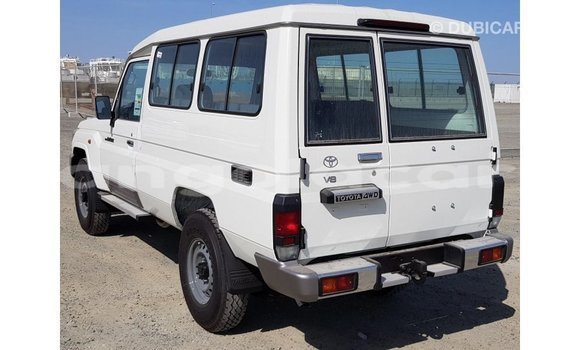 Comprar Importar Toyota Land Cruiser Branco Carro em Import - Dubai em Bengo Province Comprar Importar Toyota Land Cruiser Branco Carro em Import - Dubai em Bengo Province
