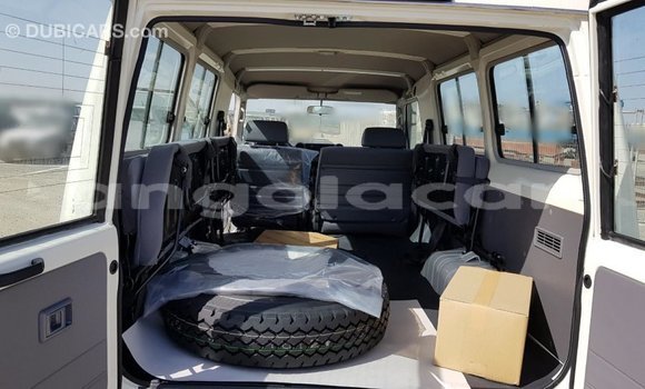 Comprar Importar Toyota Land Cruiser Branco Carro em Import - Dubai em Bengo Province Comprar Importar Toyota Land Cruiser Branco Carro em Import - Dubai em Bengo Province