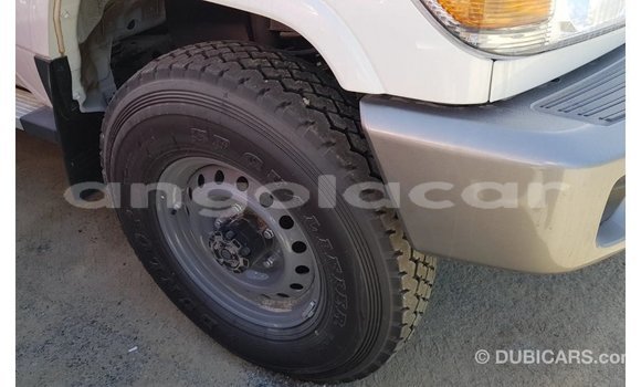 Comprar Importar Toyota Land Cruiser Branco Carro em Import - Dubai em Bengo Province Comprar Importar Toyota Land Cruiser Branco Carro em Import - Dubai em Bengo Province