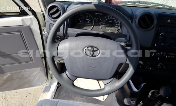 Comprar Importar Toyota Land Cruiser Branco Carro em Import - Dubai em Bengo Province Comprar Importar Toyota Land Cruiser Branco Carro em Import - Dubai em Bengo Province
