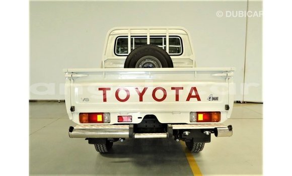 Acheter Import Voiture Toyota Land Cruiser Blanc à Import - Dubai, Province de Bengo Acheter Import Voiture Toyota Land Cruiser Blanc à Import - Dubai, Province de Bengo