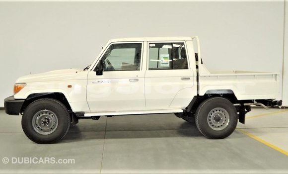 Acheter Import Voiture Toyota Land Cruiser Blanc à Import - Dubai, Province de Bengo Acheter Import Voiture Toyota Land Cruiser Blanc à Import - Dubai, Province de Bengo