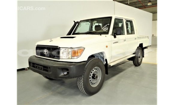 Acheter Import Voiture Toyota Land Cruiser Blanc à Import - Dubai, Province de Bengo Acheter Import Voiture Toyota Land Cruiser Blanc à Import - Dubai, Province de Bengo