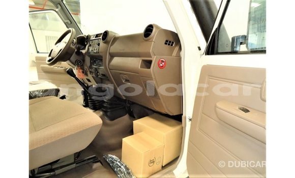 Acheter Import Voiture Toyota Land Cruiser Blanc à Import - Dubai, Province de Bengo Acheter Import Voiture Toyota Land Cruiser Blanc à Import - Dubai, Province de Bengo