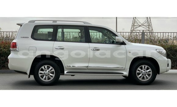 Comprar Importar Toyota Land Cruiser Branco Carro em Import - Dubai em Bengo Province Comprar Importar Toyota Land Cruiser Branco Carro em Import - Dubai em Bengo Province