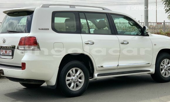 Comprar Importar Toyota Land Cruiser Branco Carro em Import - Dubai em Bengo Province Comprar Importar Toyota Land Cruiser Branco Carro em Import - Dubai em Bengo Province