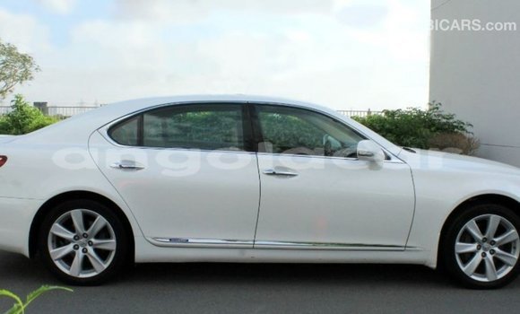 Comprar Importar Lexus LS Branco Carro em Import - Dubai em Bengo Province Comprar Importar Lexus LS Branco Carro em Import - Dubai em Bengo Province