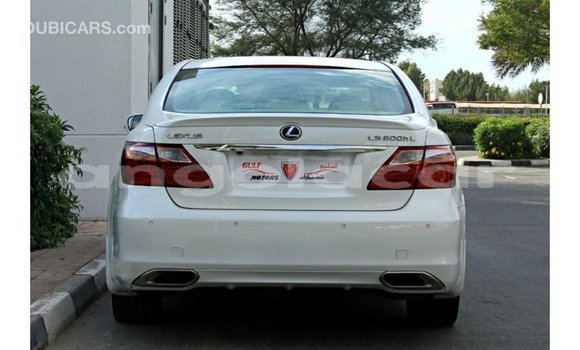 Comprar Importar Lexus LS Branco Carro em Import - Dubai em Bengo Province Comprar Importar Lexus LS Branco Carro em Import - Dubai em Bengo Province