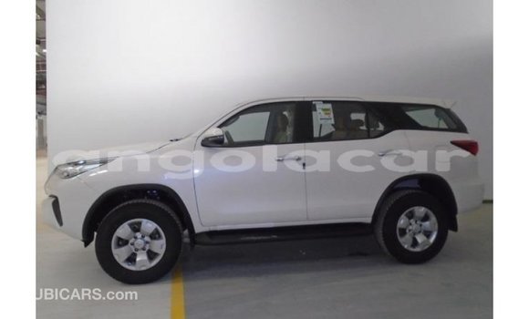 Comprar Importar Toyota Fortuner Branco Carro em Import - Dubai em Bengo Province Comprar Importar Toyota Fortuner Branco Carro em Import - Dubai em Bengo Province