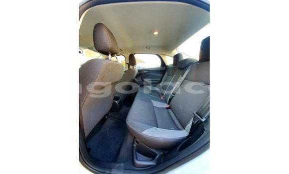 Comprar Importar Ford Focus Branco Carro em Import - Dubai em Bengo Province Comprar Importar Ford Focus Branco Carro em Import - Dubai em Bengo Province