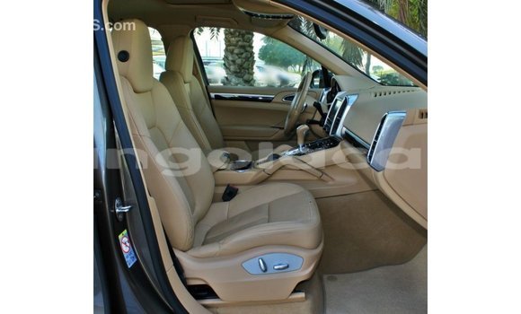 Comprar Importar Porsche Cayenne Marrom Carro em Import - Dubai em Bengo Province Comprar Importar Porsche Cayenne Marrom Carro em Import - Dubai em Bengo Province