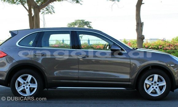 Comprar Importar Porsche Cayenne Marrom Carro em Import - Dubai em Bengo Province Comprar Importar Porsche Cayenne Marrom Carro em Import - Dubai em Bengo Province