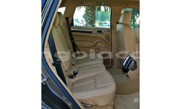 Comprar Importar Porsche Cayenne Marrom Carro em Import - Dubai em Bengo Province Comprar Importar Porsche Cayenne Marrom Carro em Import - Dubai em Bengo Province