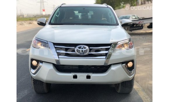 Acheter Import Voiture Toyota Fortuner Blanc à Import - Dubai, Province de Bengo Acheter Import Voiture Toyota Fortuner Blanc à Import - Dubai, Province de Bengo