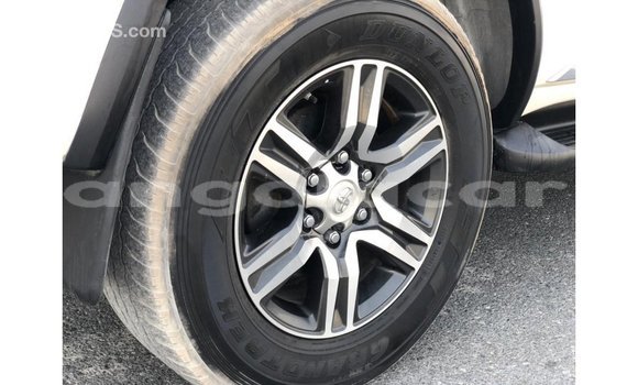 Acheter Import Voiture Toyota Fortuner Blanc à Import - Dubai, Province de Bengo Acheter Import Voiture Toyota Fortuner Blanc à Import - Dubai, Province de Bengo