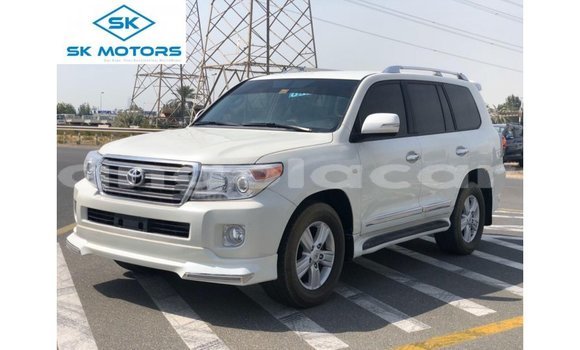 Comprar Importar Toyota Land Cruiser Branco Carro em Import - Dubai em Bengo Province Comprar Importar Toyota Land Cruiser Branco Carro em Import - Dubai em Bengo Province