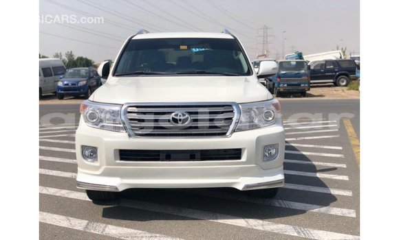 Comprar Importar Toyota Land Cruiser Branco Carro em Import - Dubai em Bengo Province Comprar Importar Toyota Land Cruiser Branco Carro em Import - Dubai em Bengo Province