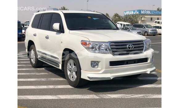 Comprar Importar Toyota Land Cruiser Branco Carro em Import - Dubai em Bengo Province Comprar Importar Toyota Land Cruiser Branco Carro em Import - Dubai em Bengo Province
