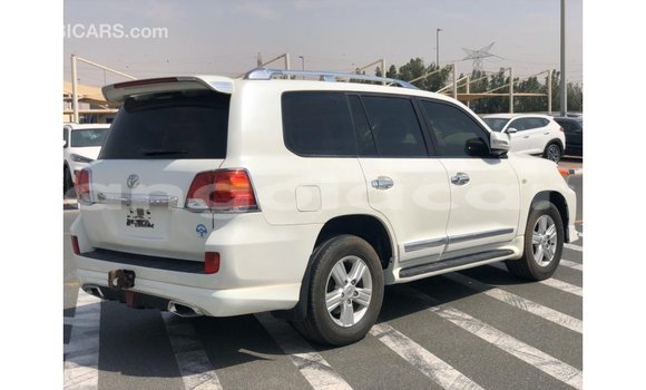 Comprar Importar Toyota Land Cruiser Branco Carro em Import - Dubai em Bengo Province Comprar Importar Toyota Land Cruiser Branco Carro em Import - Dubai em Bengo Province
