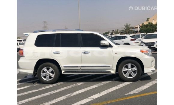 Comprar Importar Toyota Land Cruiser Branco Carro em Import - Dubai em Bengo Province Comprar Importar Toyota Land Cruiser Branco Carro em Import - Dubai em Bengo Province