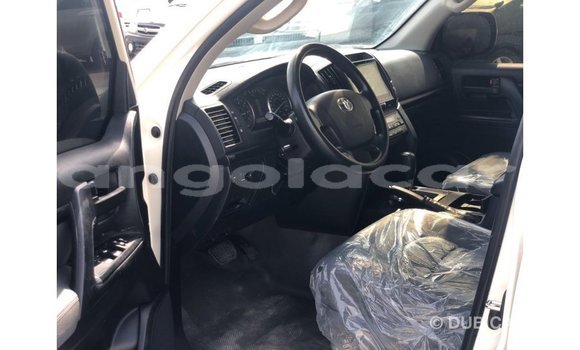 Comprar Importar Toyota Land Cruiser Branco Carro em Import - Dubai em Bengo Province Comprar Importar Toyota Land Cruiser Branco Carro em Import - Dubai em Bengo Province