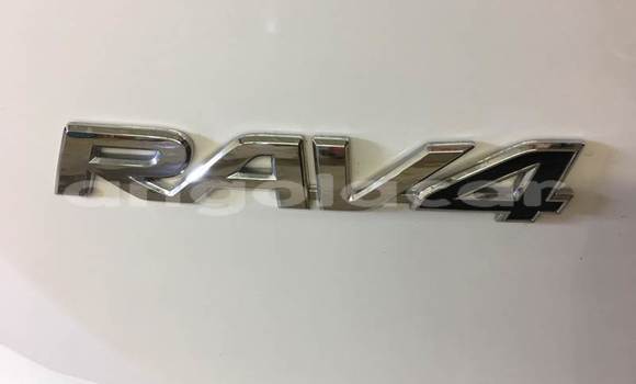Comprar Usado Toyota RAV4 Vermelho Carro em Luanda em Luanda Province Comprar Usado Toyota RAV4 Vermelho Carro em Luanda em Luanda Province