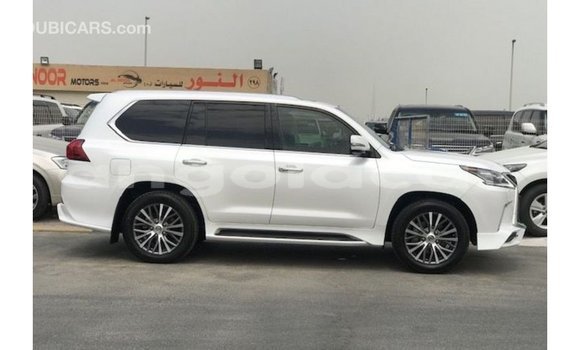 Acheter Import Voiture Lexus LX Blanc à Import - Dubai, Province de Bengo Acheter Import Voiture Lexus LX Blanc à Import - Dubai, Province de Bengo