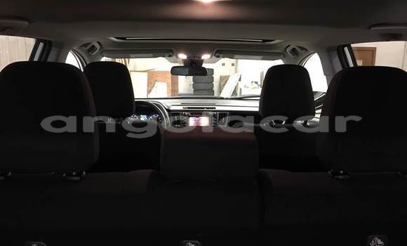 Comprar Usado Toyota RAV4 Vermelho Carro em Luanda em Luanda Province Comprar Usado Toyota RAV4 Vermelho Carro em Luanda em Luanda Province