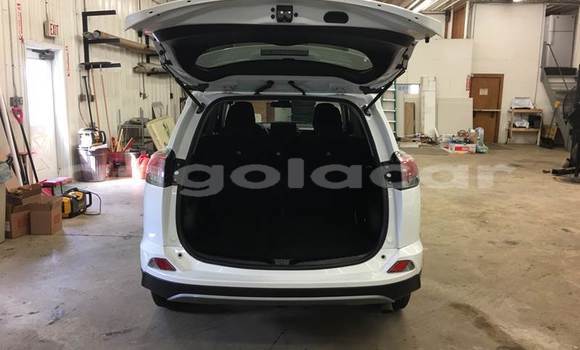 Comprar Usado Toyota RAV4 Vermelho Carro em Luanda em Luanda Province Comprar Usado Toyota RAV4 Vermelho Carro em Luanda em Luanda Province