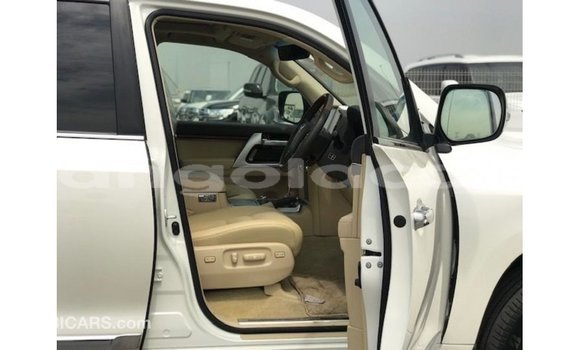 Comprar Importar Toyota Land Cruiser Branco Carro em Import - Dubai em Bengo Province Comprar Importar Toyota Land Cruiser Branco Carro em Import - Dubai em Bengo Province