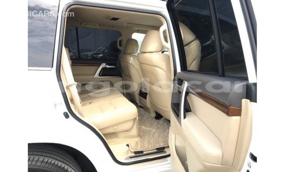 Comprar Importar Toyota Land Cruiser Branco Carro em Import - Dubai em Bengo Province Comprar Importar Toyota Land Cruiser Branco Carro em Import - Dubai em Bengo Province